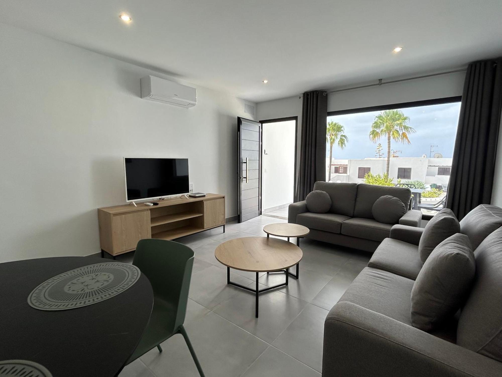 Stunning 2 Bedroom Seafront Apartment Puerto del Carmen  Esterno foto